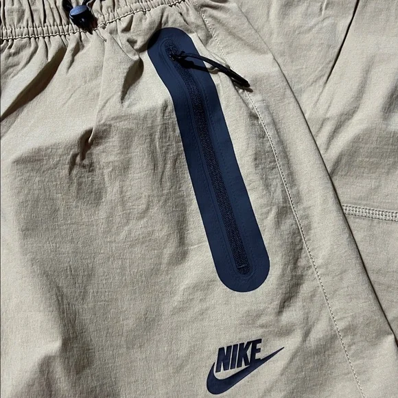 Nike Tech Men's Oversized fit straight leg stacked Pants Beige large HM7158-297